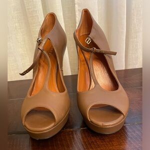 Gucci leather peep toe buckle heels